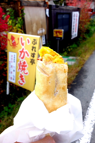 意外な場所に意外な店構え。表面サックリ、中はもっちり。甘いソースがいかの風味と玉子に合います。火、木、土、日 営業。